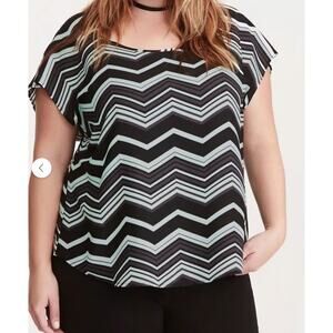 Torrid 1 Georgette Short Sleeve Chevron Print Plus Size Top 1X